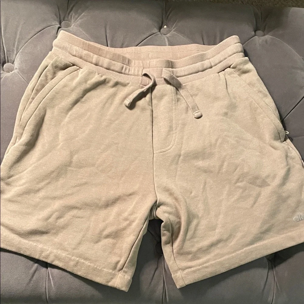 ALO Yoga Men's Athletic Tan Shorts - Picture 2 of 4